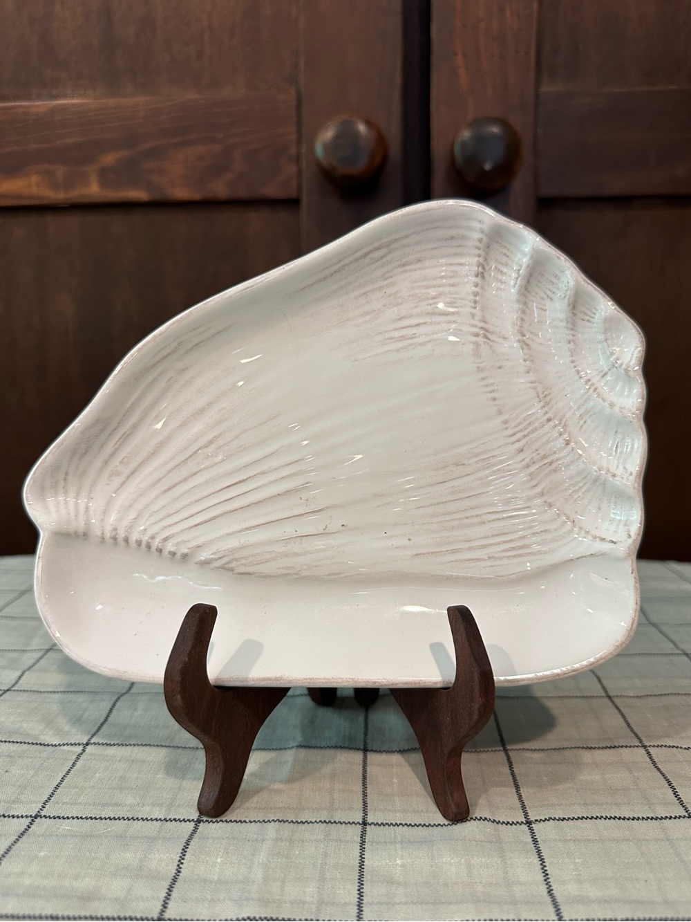 Cute shell dish • ceramic
